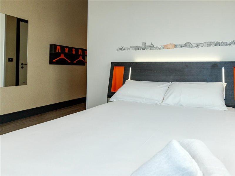 Easyhotel Мілтон-Кінз Екстер'єр фото